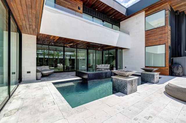 4028 Chatham Lane, Houston, TX 77027