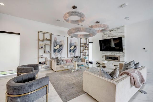 4028 Chatham Lane, Houston, TX 77027