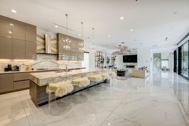 4028 Chatham Lane, Houston, TX 77027