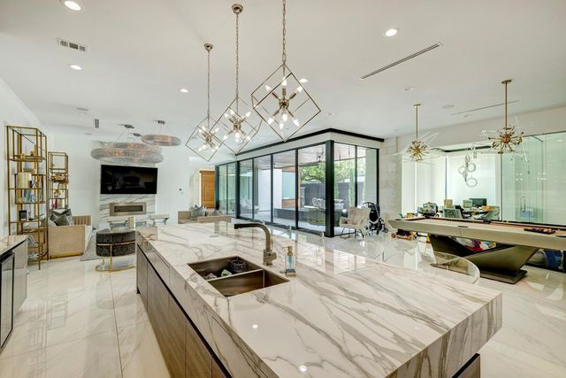 4028 Chatham Lane, Houston, TX 77027