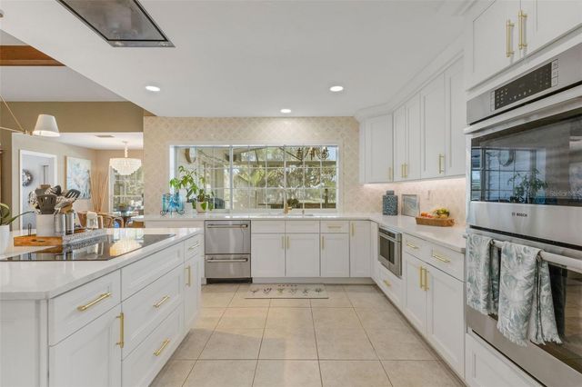5679 COUNTRY LAKES DRIVE 7, Sarasota, FL 34243