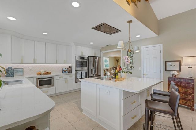 5679 COUNTRY LAKES DRIVE 7, Sarasota, FL 34243