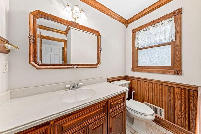 S67W24425 Skyline AVENUE, Waukesha, WI 53189