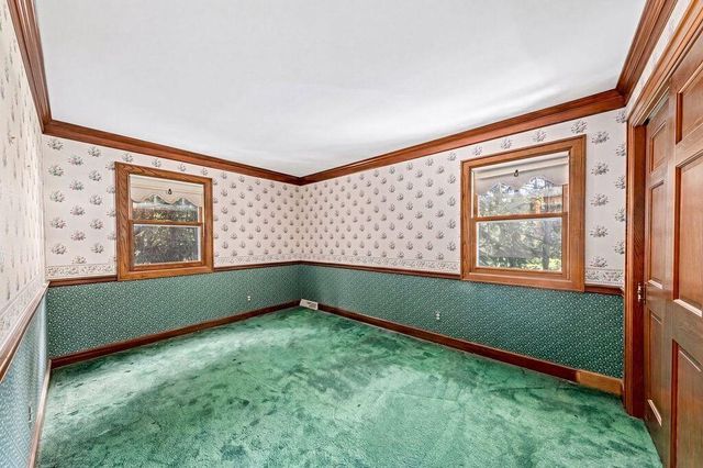 S67W24425 Skyline AVENUE, Waukesha, WI 53189