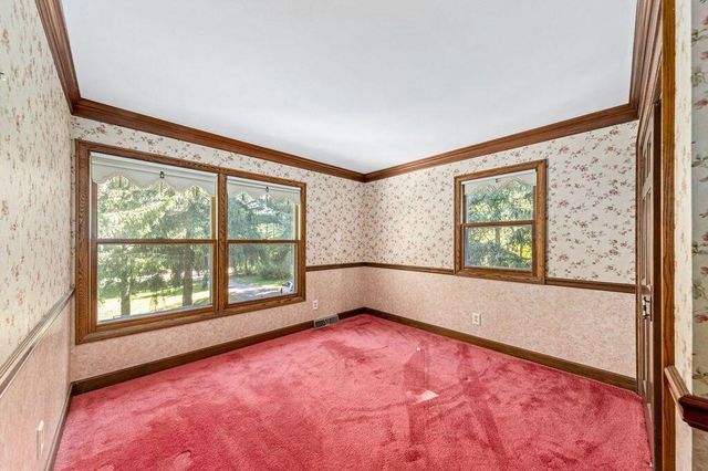 S67W24425 Skyline AVENUE, Waukesha, WI 53189