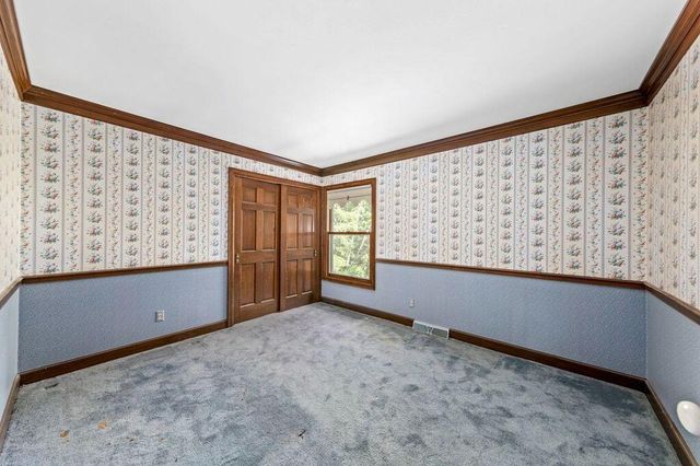 S67W24425 Skyline AVENUE, Waukesha, WI 53189