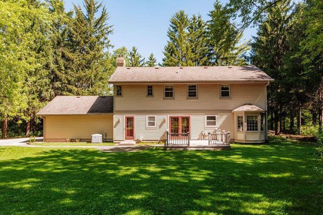 S67W24425 Skyline AVENUE, Waukesha, WI 53189