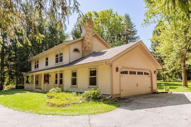 S67W24425 Skyline AVENUE, Waukesha, WI 53189