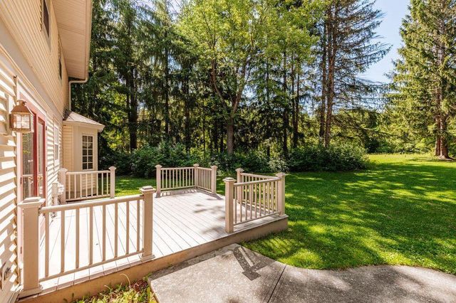 S67W24425 Skyline AVENUE, Waukesha, WI 53189