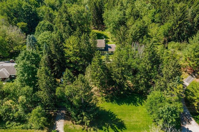 S67W24425 Skyline AVENUE, Waukesha, WI 53189