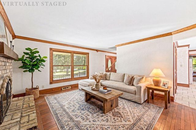 S67W24425 Skyline AVENUE, Waukesha, WI 53189