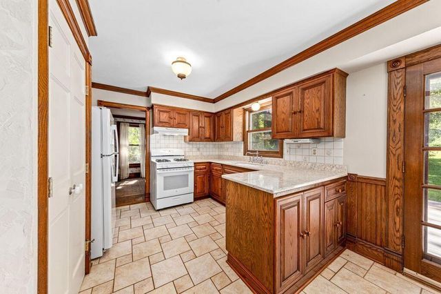 S67W24425 Skyline AVENUE, Waukesha, WI 53189