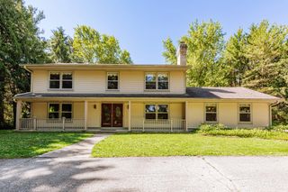 S67W24425 Skyline AVENUE, Waukesha, WI 53189