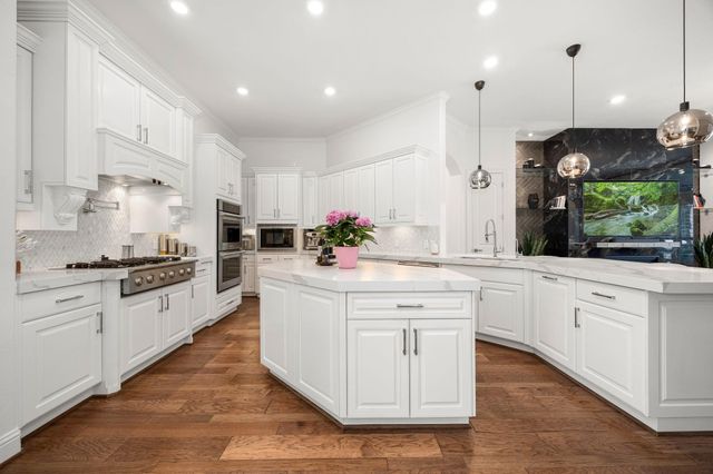 16214 Davy Crockett Court, Cypress, TX 77433