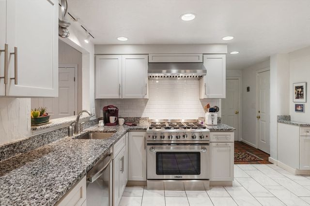 3 Willard Ln, Lynnfield, MA 01940