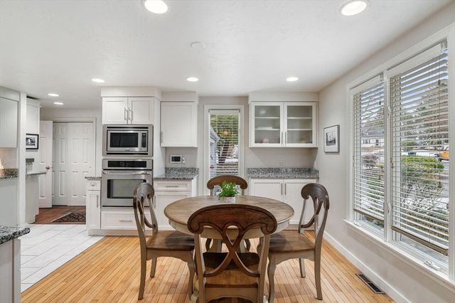 3 Willard Ln, Lynnfield, MA 01940