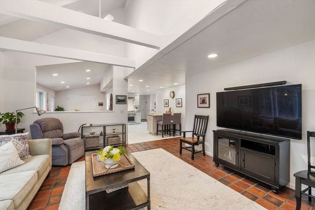 3 Willard Ln, Lynnfield, MA 01940