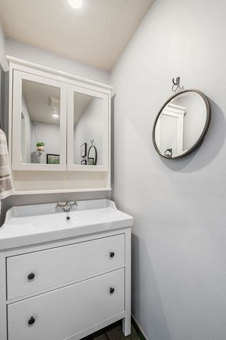 3 Willard Ln, Lynnfield, MA 01940