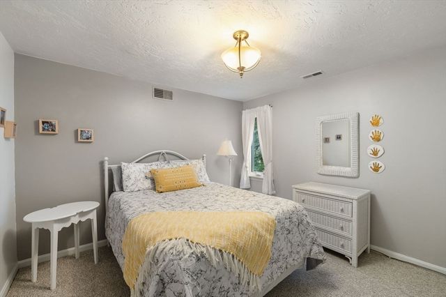 3 Willard Ln, Lynnfield, MA 01940