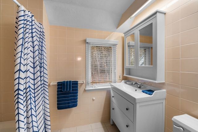 3 Willard Ln, Lynnfield, MA 01940