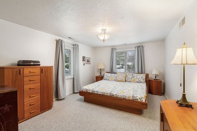 3 Willard Ln, Lynnfield, MA 01940