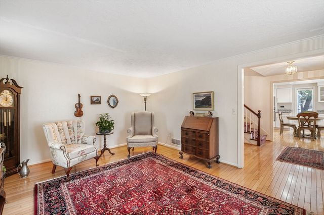 3 Willard Ln, Lynnfield, MA 01940