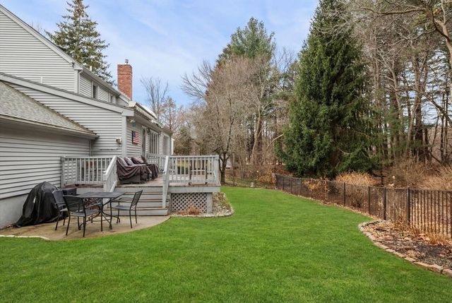 3 Willard Ln, Lynnfield, MA 01940