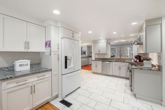 3 Willard Ln, Lynnfield, MA 01940