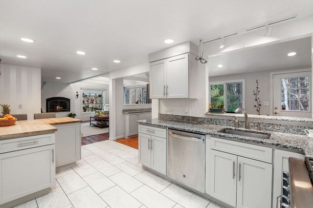 3 Willard Ln, Lynnfield, MA 01940