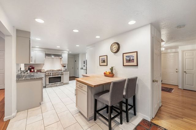 3 Willard Ln, Lynnfield, MA 01940