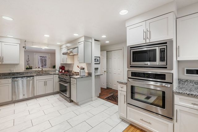 3 Willard Ln, Lynnfield, MA 01940