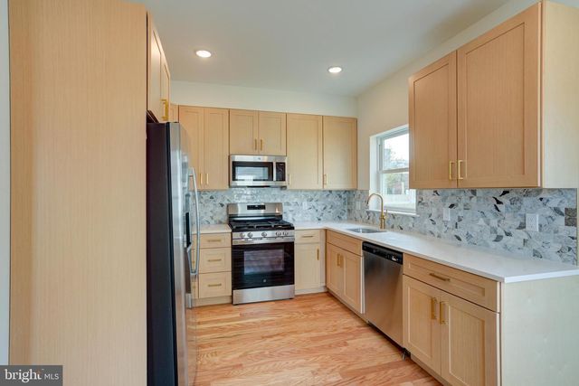 2480 EMERALD ST, Philadelphia, PA 19125