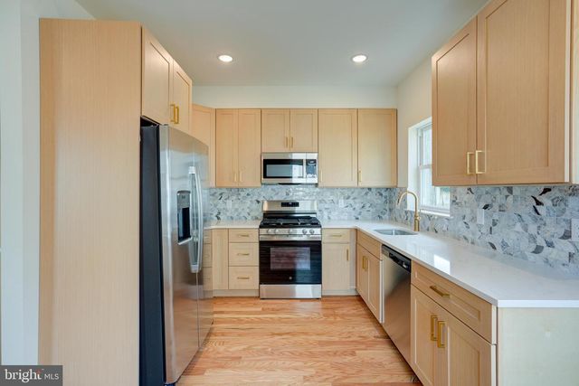 2480 EMERALD ST, Philadelphia, PA 19125