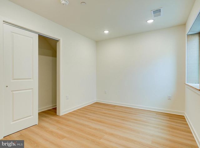 2480 EMERALD ST, Philadelphia, PA 19125