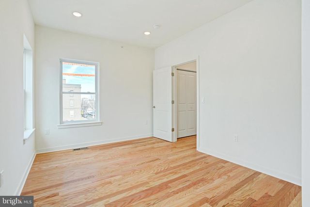 2480 EMERALD ST, Philadelphia, PA 19125