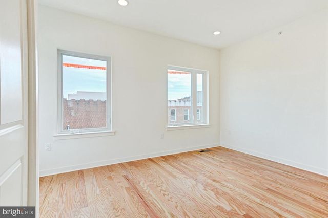 2480 EMERALD ST, Philadelphia, PA 19125