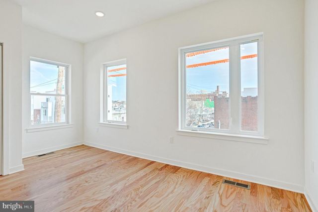 2480 EMERALD ST, Philadelphia, PA 19125