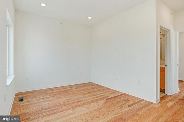 2480 EMERALD ST, Philadelphia, PA 19125