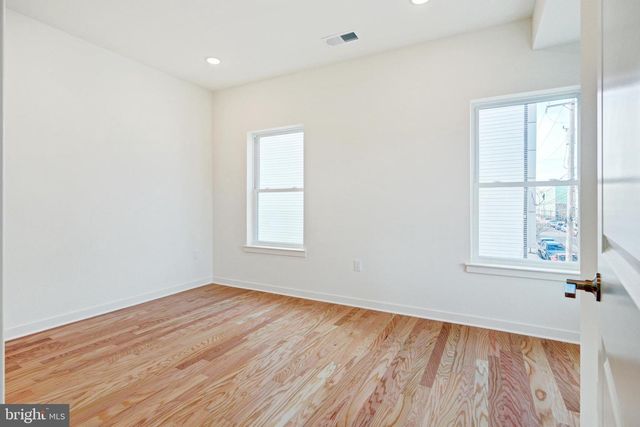 2480 EMERALD ST, Philadelphia, PA 19125