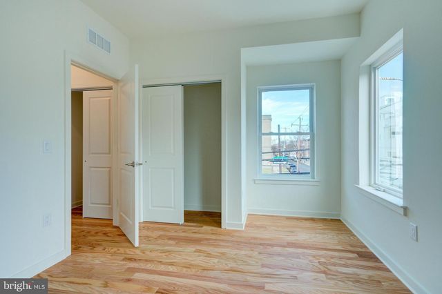 2480 EMERALD ST, Philadelphia, PA 19125