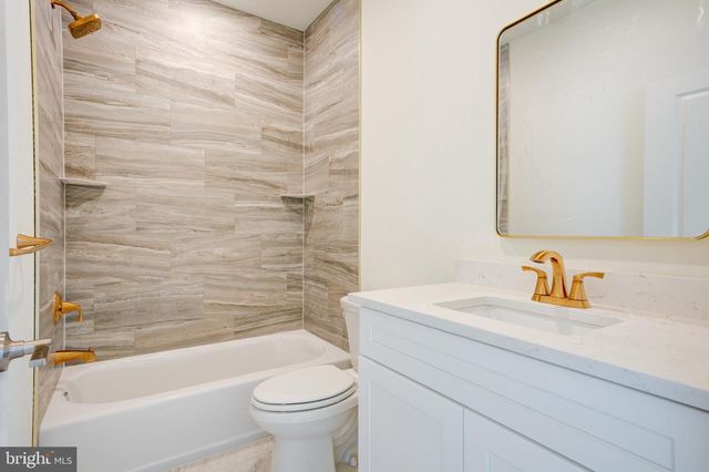2480 EMERALD ST, Philadelphia, PA 19125
