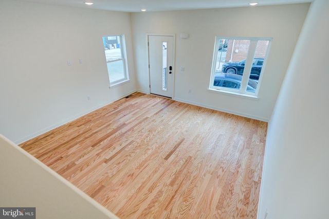 2480 EMERALD ST, Philadelphia, PA 19125