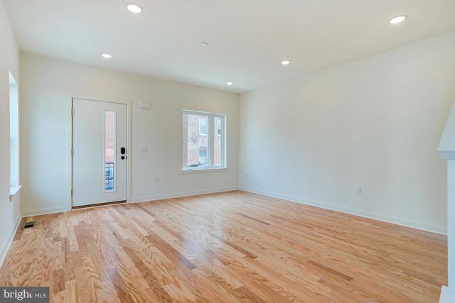 2480 EMERALD ST, Philadelphia, PA 19125