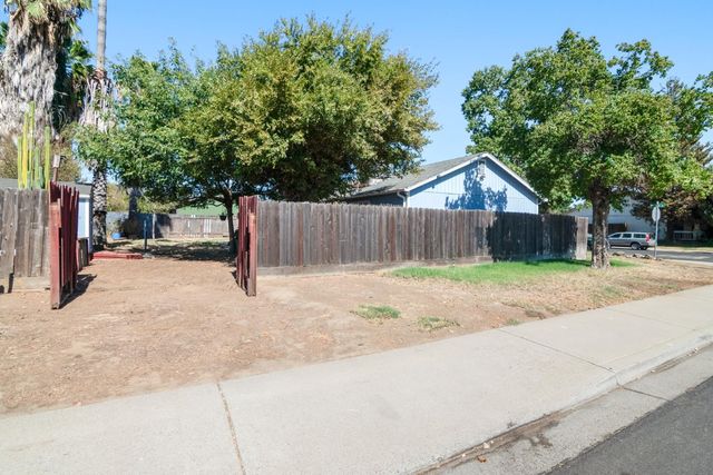 509 Peerman Ct, Modesto, CA 95351