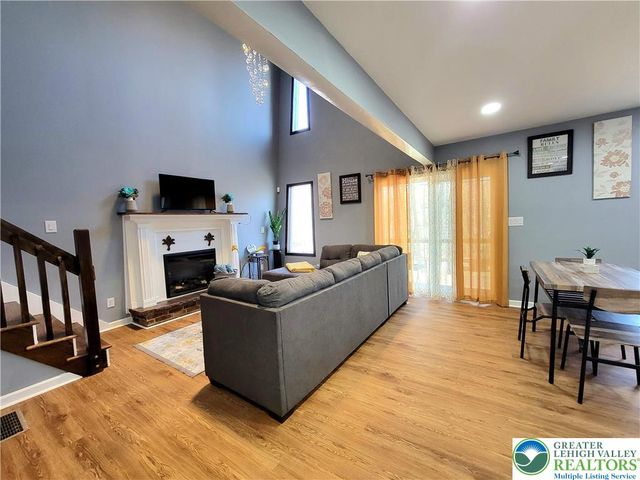 8237 NATURES Drive, Coolbaugh Twp, PA 18466