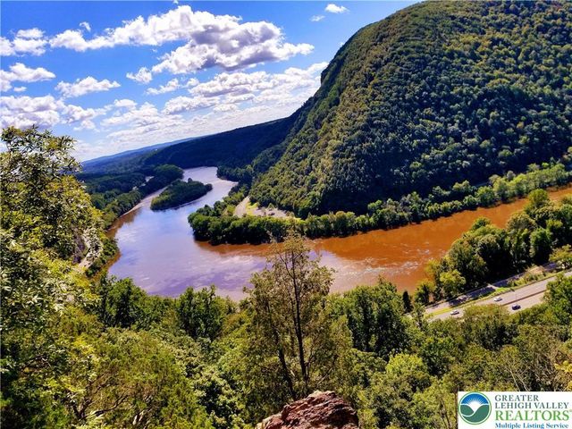 8237 NATURES Drive, Coolbaugh Twp, PA 18466