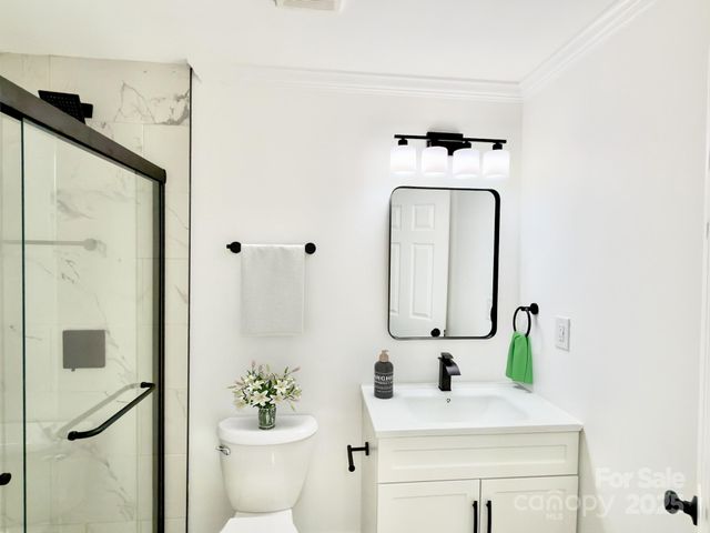 1033 Tracy Drive, Charlotte, NC 28217