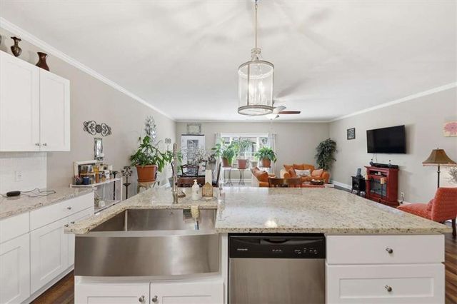 301 NW Jackson Place NW, Lilburn, GA 30047