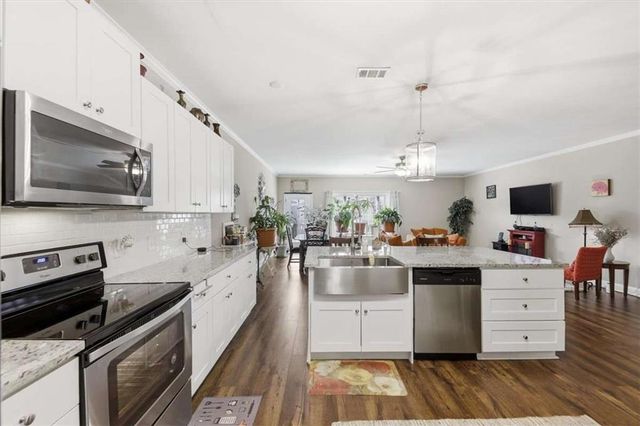 301 NW Jackson Place NW, Lilburn, GA 30047