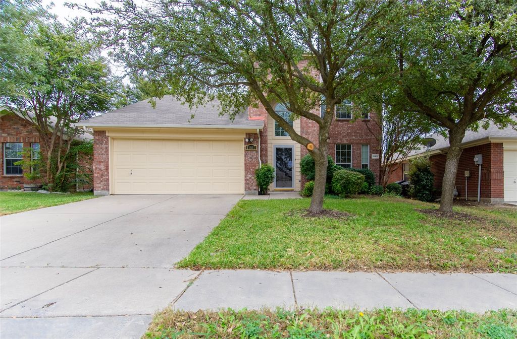 11812 Wispwillow Drive, Fort Worth, TX 76244